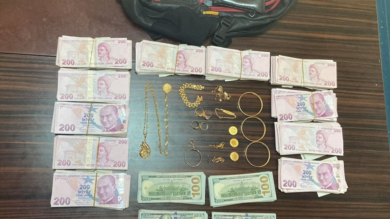 Adana'da Dolandırıcılıkla Mücadele: Çiftin Kayıpları Polis Tarafından İade Edildi