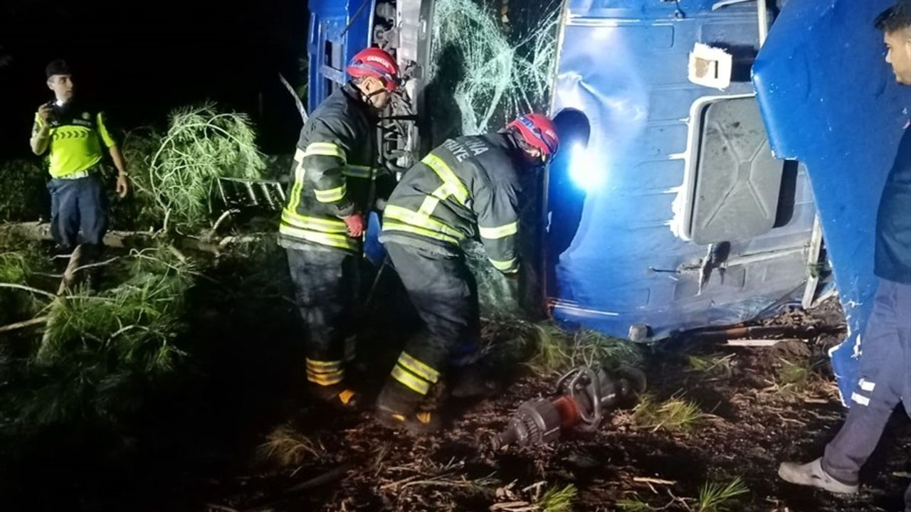 Adana'da Otoyolda Feci Kaza: Sürücü Hayatını Kaybetti