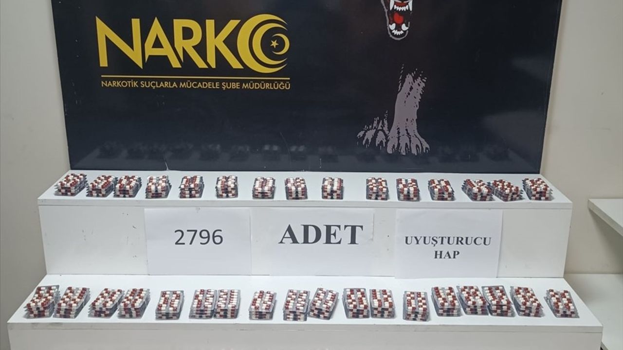 Adana'da Uyuşturucu Hap Operasyonu: 2 Bin 796 Hap Ele Geçirildi