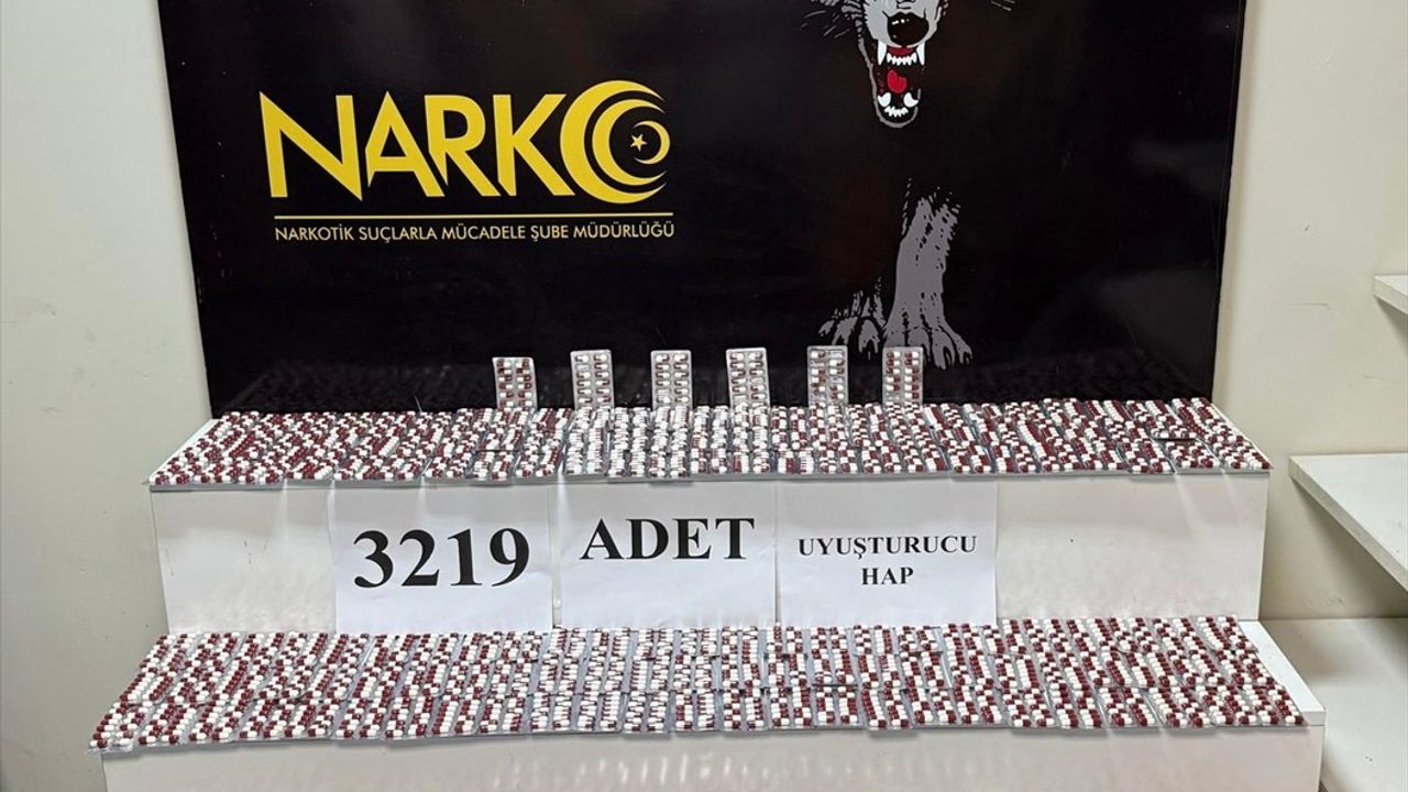 Adana'da Uyuşturucu Operasyonu: 3 Bin 219 Hap Ele Geçirildi