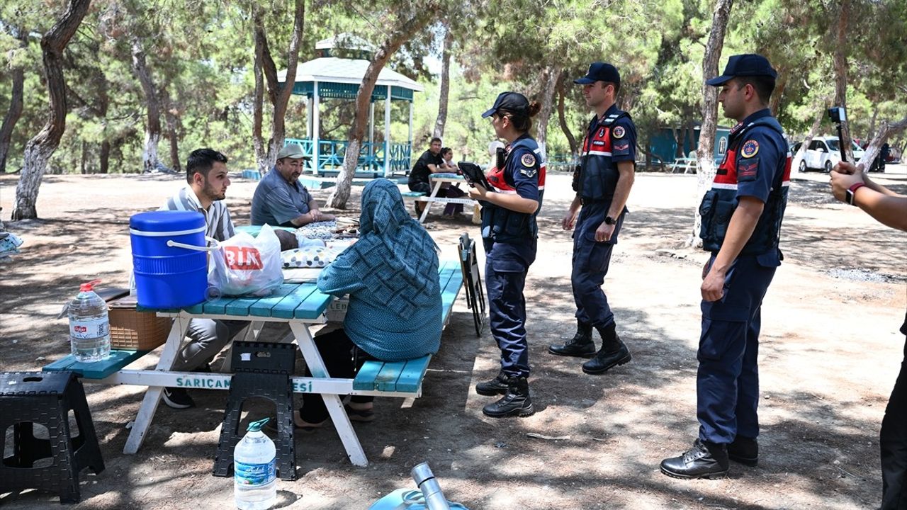 Adana Jandarması Orman Yangınlarına Karşı Piknik Alanlarında Denetim Yapıyor