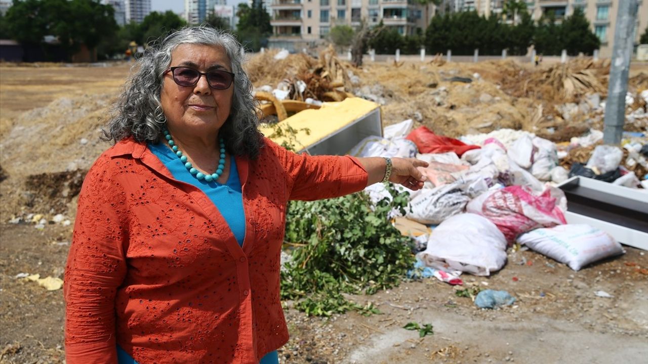 Adana Seyhan'da Biriken Çöpler Kötü Kokuya Neden Oluyor