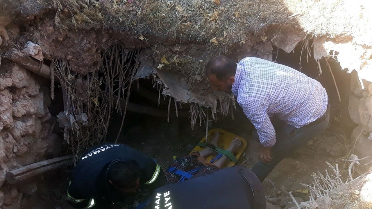 Adıyaman'da Göçük Altında Kalan Yaşlı Kadın Kurtarıldı