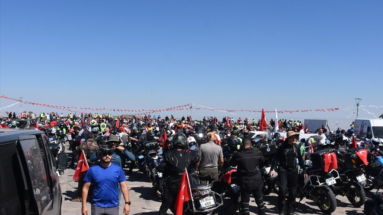 Afyonkarahisar'da Motosiklet Gönüllüleri 'Süvarinin İzinden' Etkinliği İçin Buluştu