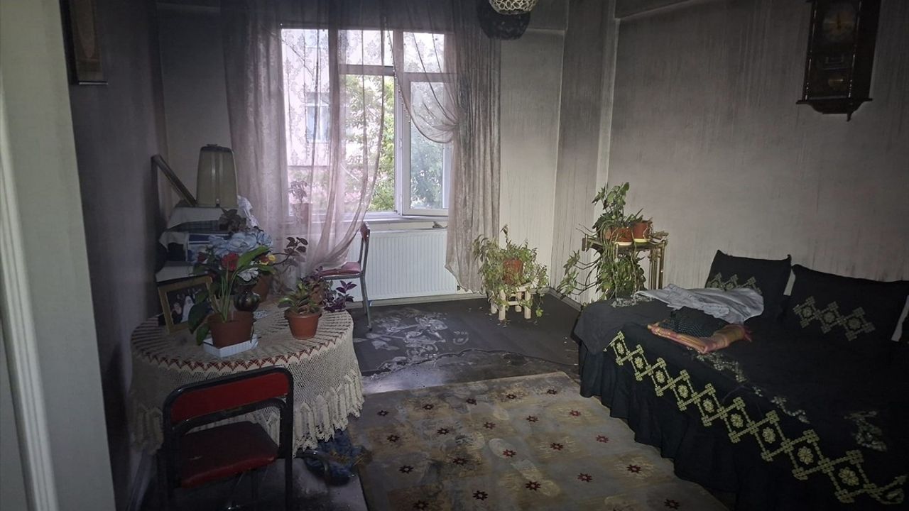 Ağrı'daki Yangında 15 Kişi Dumandan Etkilendi