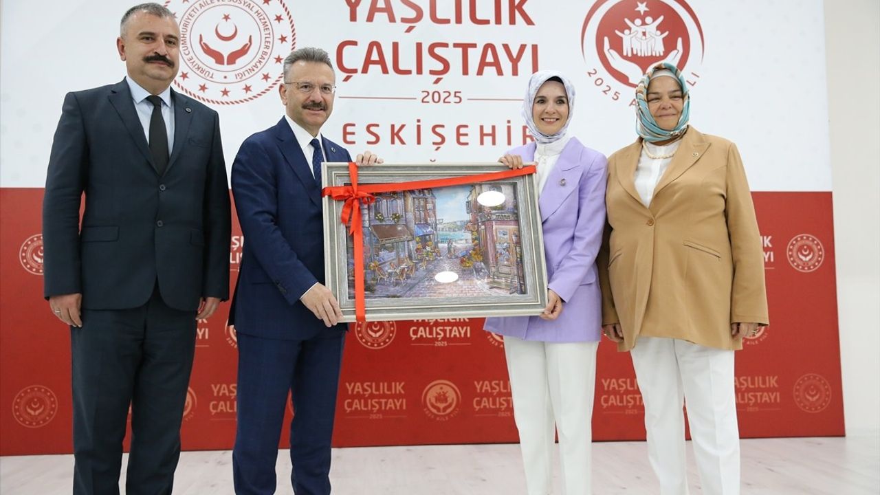 Aile ve Sosyal Hizmetler Bakanı Göktaş Eskişehir'de Yaşlılık Çalıştayı'na Katıldı