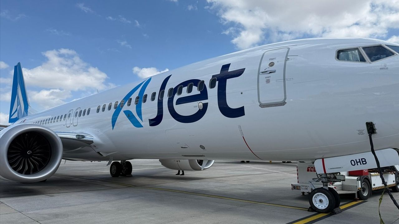 AJet'in Yeni Uçağı İstanbul'a İndi
