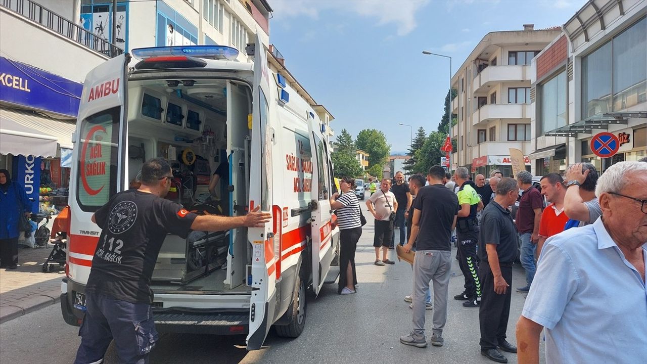 Akyazı'da Kamyonet Çarpması: Yaya Yaralandı