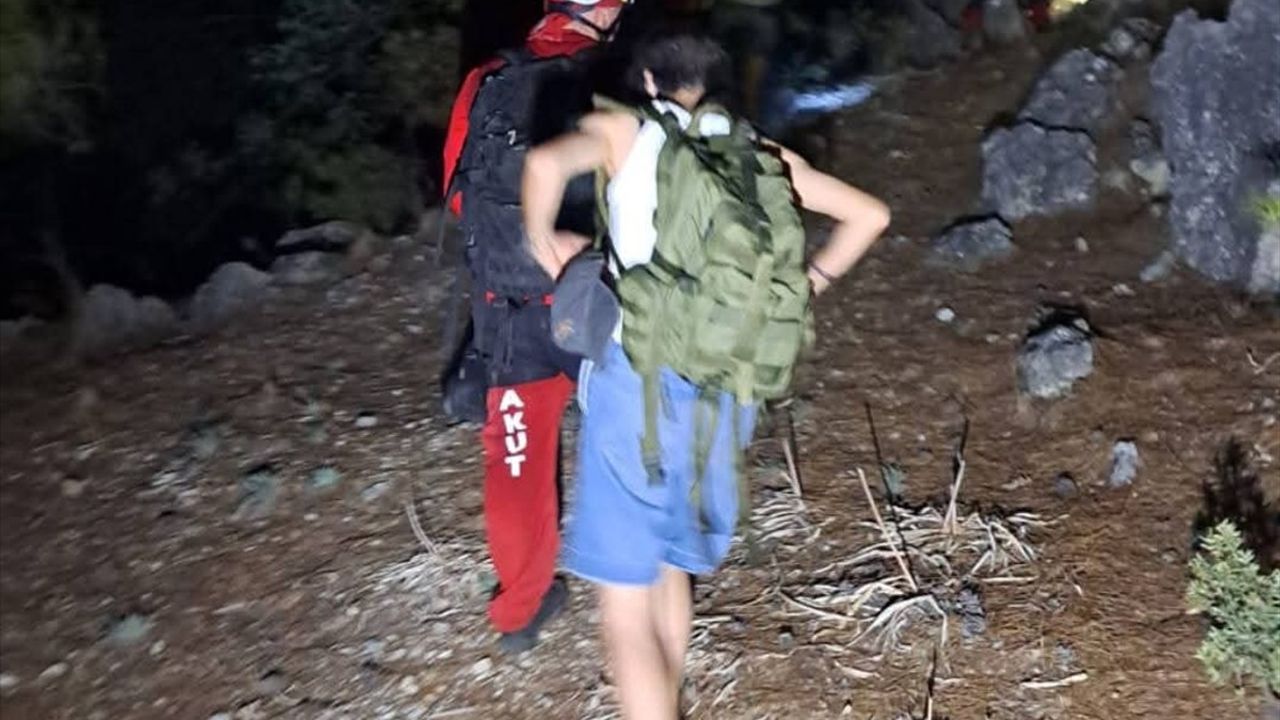 Alanya Kalesi'nde Mahsur Kalan 3 Öğrenci Kurtarıldı