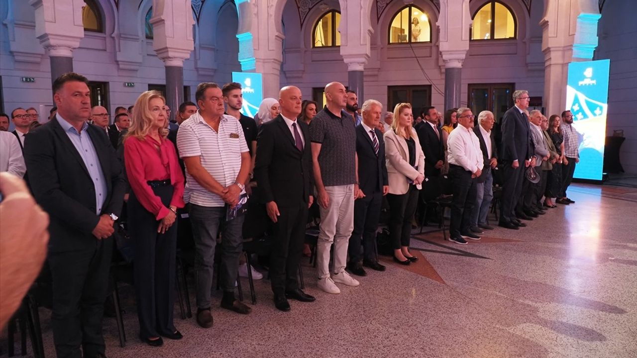Aliya İzetbegoviç'in 100. Yılı: Bosna Hersek'in Efsanevi Lideri Anıldı