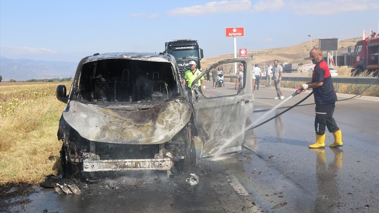Amasya'da Panelvan Yangını: Tıbbi İlaçlar Tehlikede