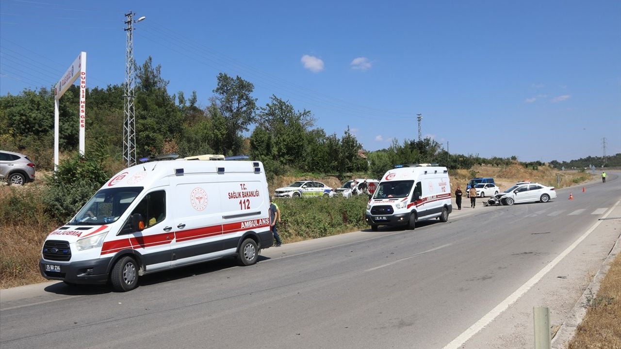 Amasya'da Trafik Kazası: 3 Yaralı