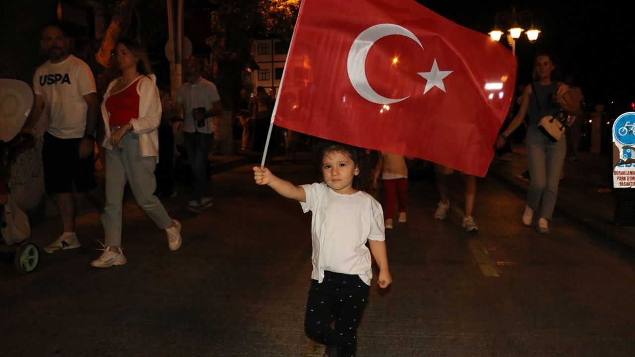 Amasya'da Zafer Bayramı Coşkusu: Fener Alayı düzenlendi