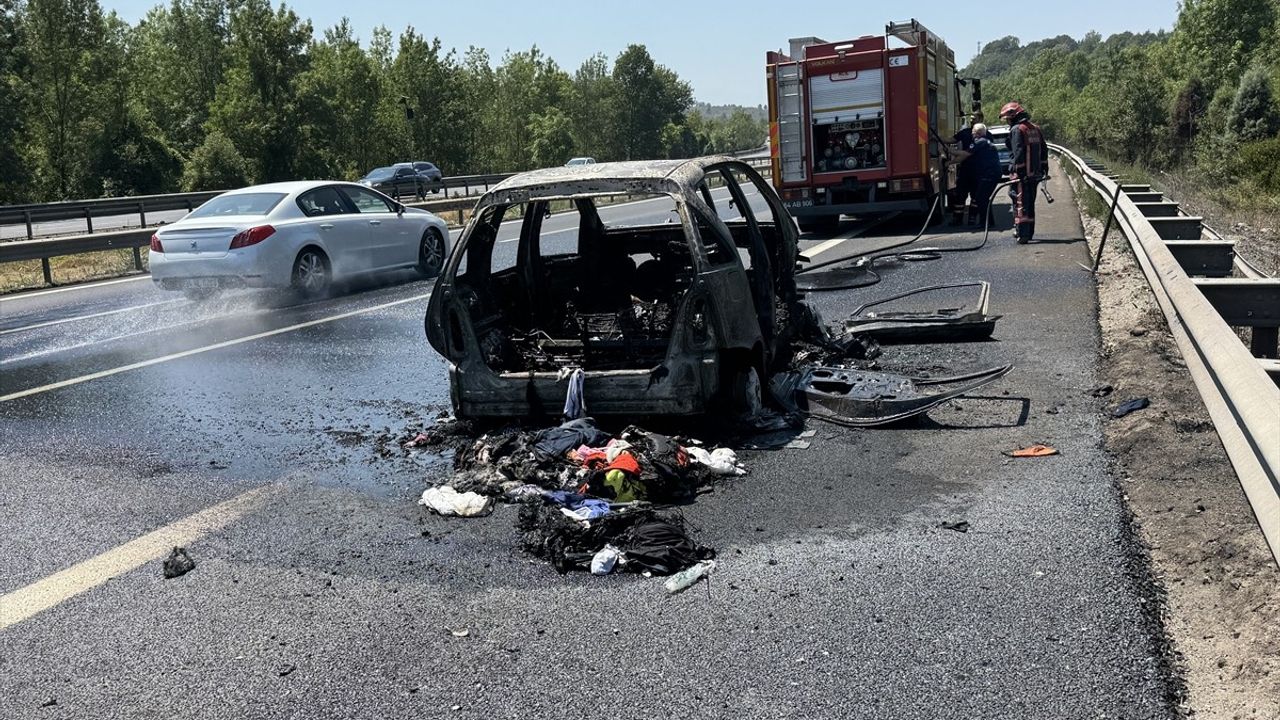 Anadolu Otoyolu'nda Yangın: Kullanılamaz Hale Gelen Araç