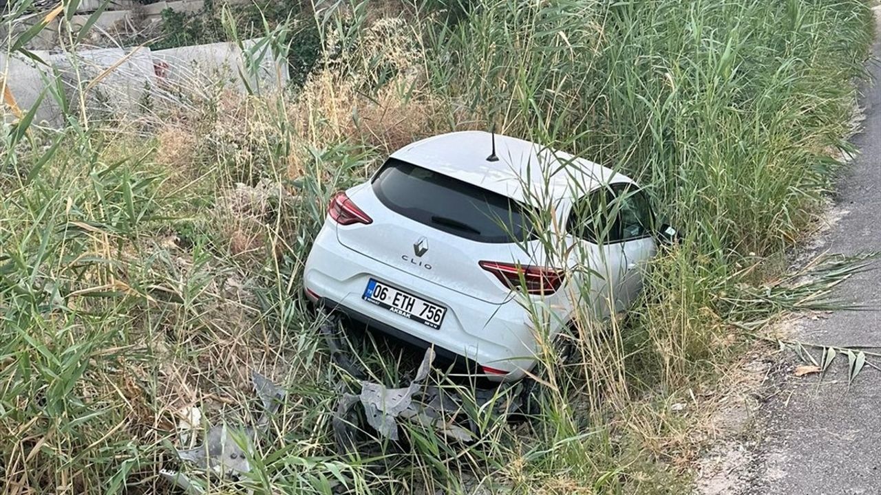 Antalya'da 3 Otomobil Çarpıştı: 7 Yaralı
