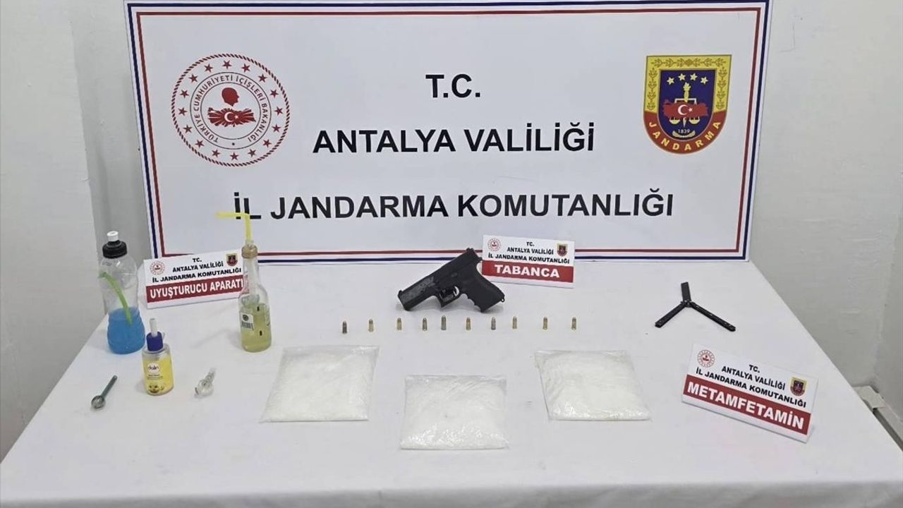Antalya'da Uyuşturucu Operasyonu: İki Zanlı Yakalandı
