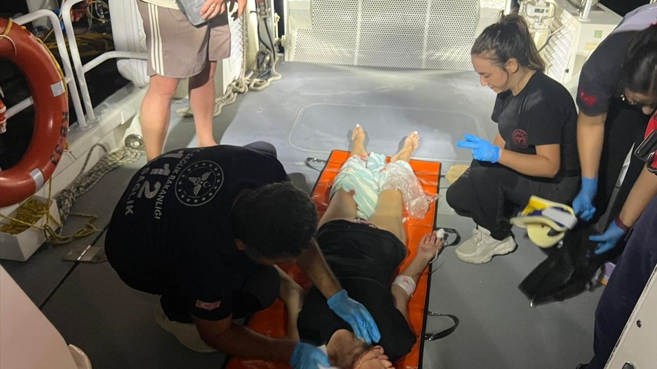 Antalya'da Yelkenli Teknedeki Turiste Acil Tıbbi Müdahale
