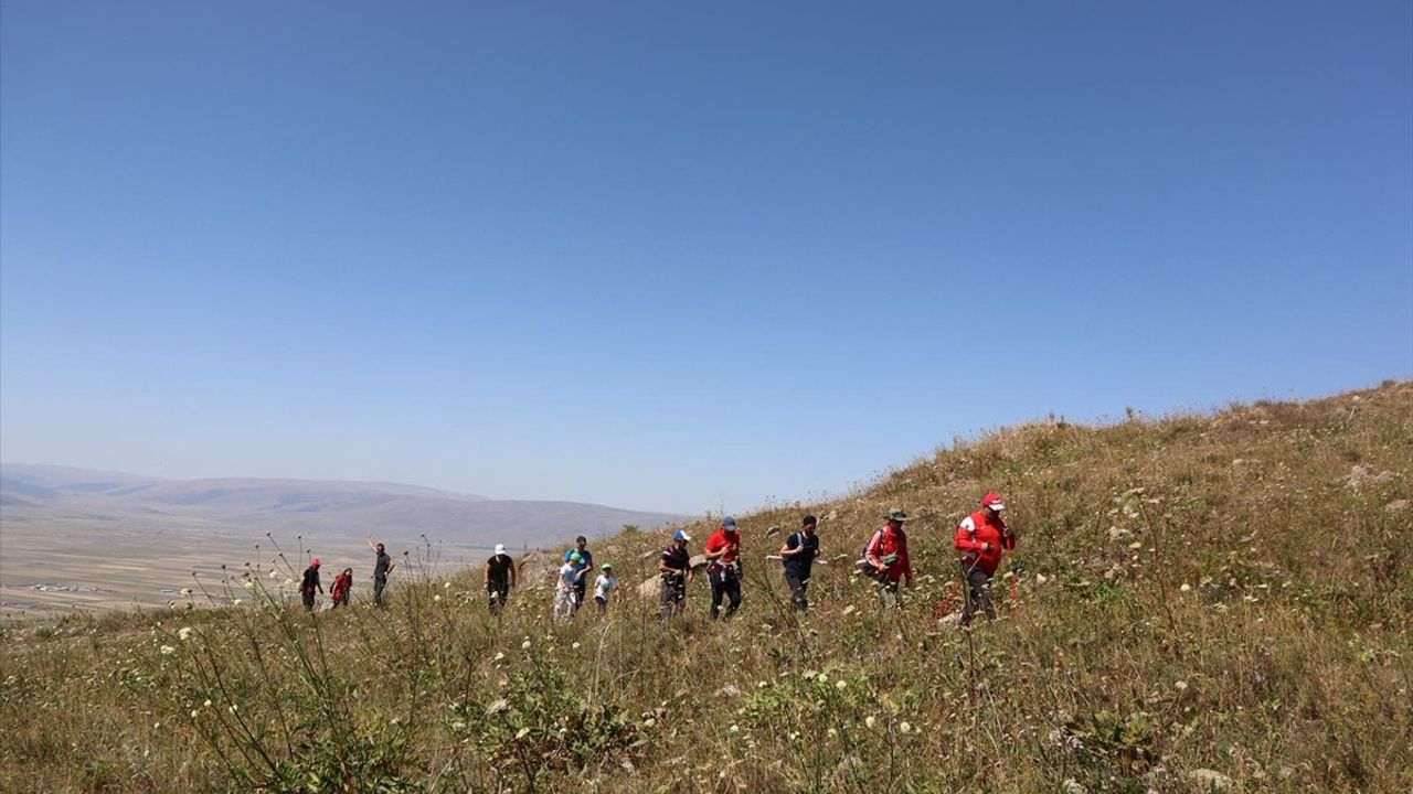 Ardahan'da Zafer Bayramı İçin Tarihi Tabyaya Yürüyüş Düzenlendi