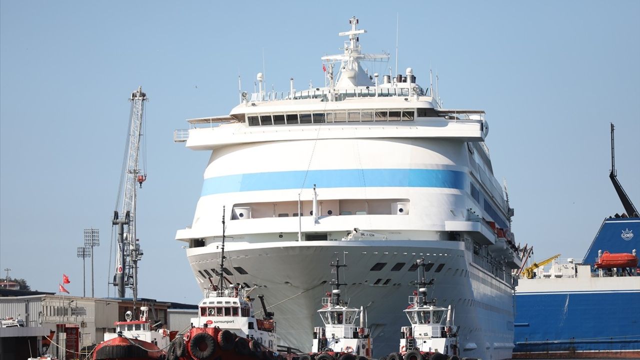 Astoria Grande Kruvaziyeri Samsun Limanı'na İndi