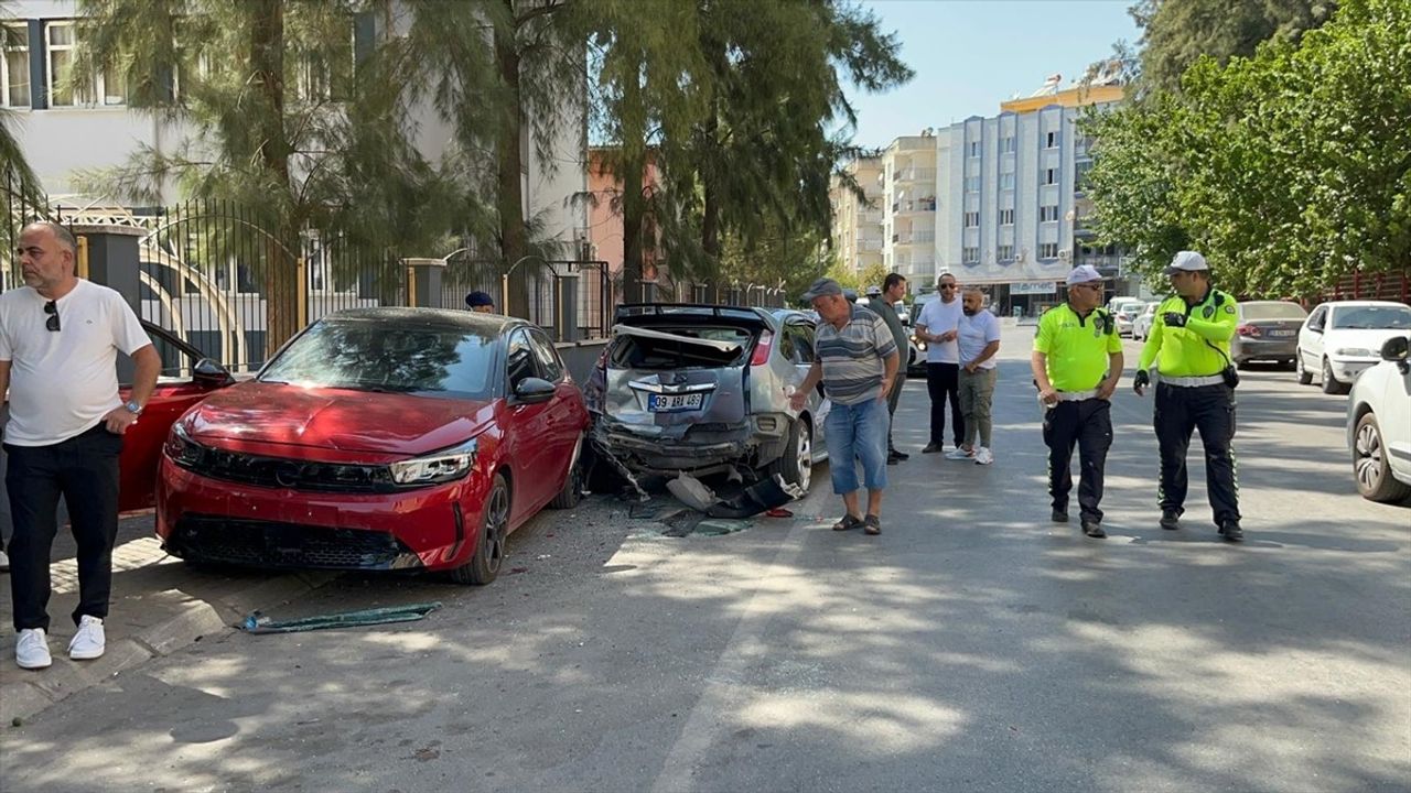 Aydın'da Park Kazası: 6 Araçta Hasar Oluştu