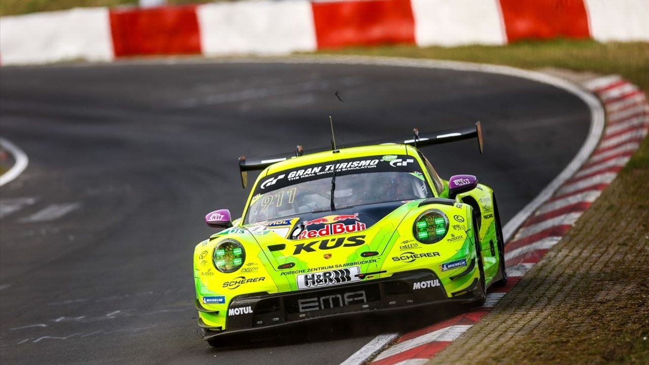 Ayhancan Güven Almanya Nürburgring Yarışında