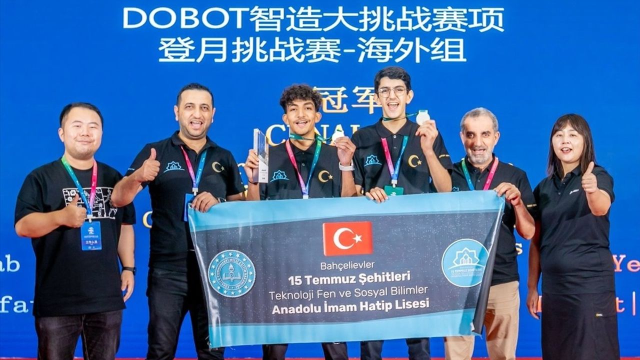 Bahçelievler 15 Temmuz Şehitleri AİHL Robot Takımı Dünya İkincisi Oldu