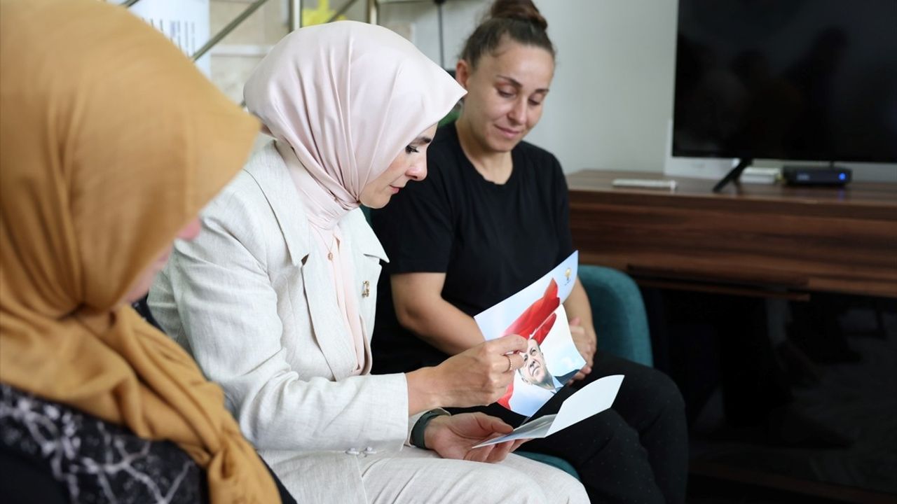 Bakan Göktaş, Yalova'da Şehit Ailesine 'Terörsüz Türkiye' Mektubunu Teslim Etti