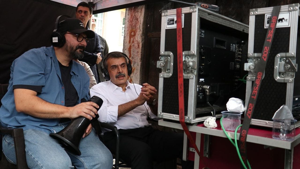 Bakan Tekin'den Ailem Dizisine Ziyaret