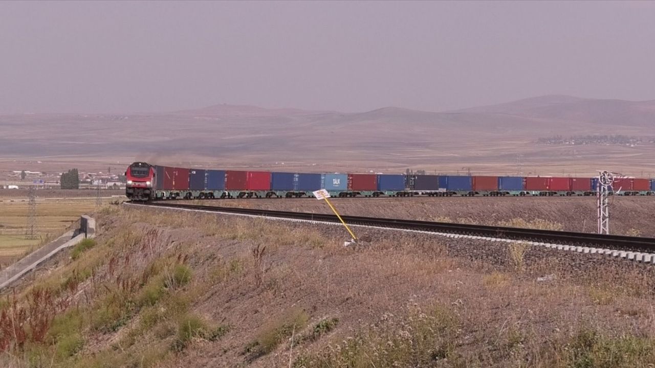 Bakü-Tiflis-Kars Demiryolu Hattıyla 250 Bin Ton Yük Taşındı