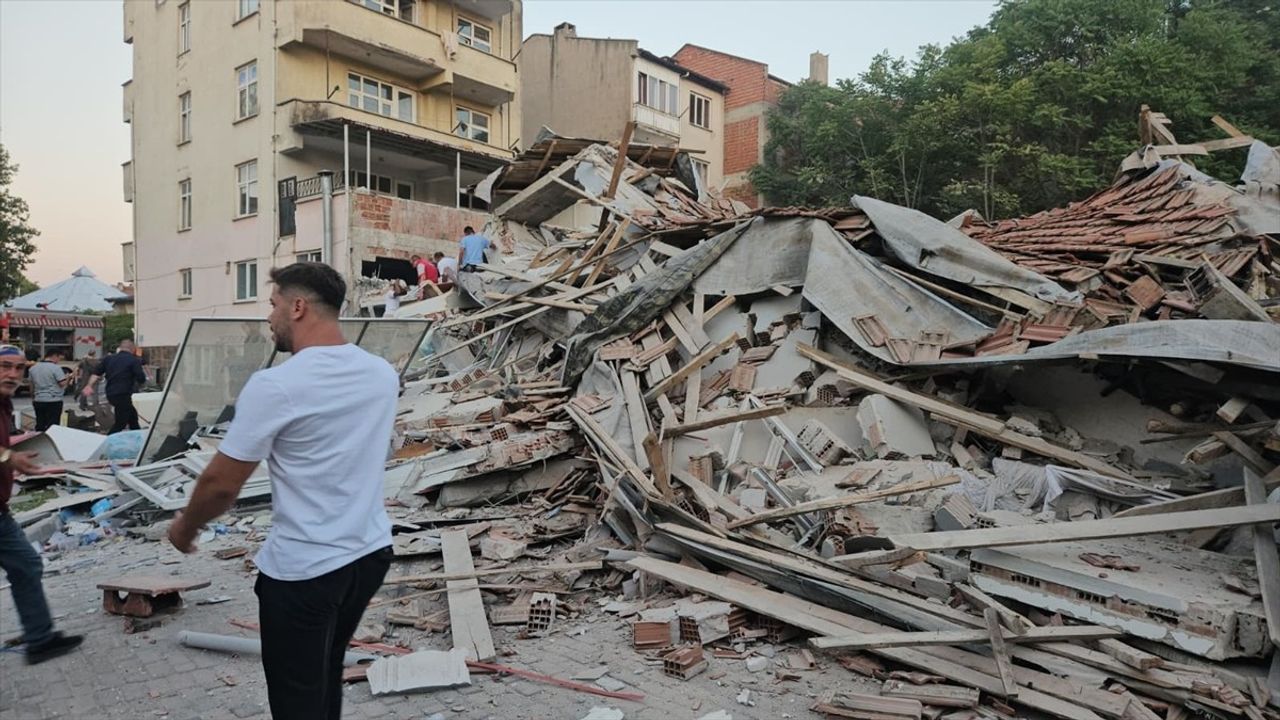Balıkesir'de 6,1 Büyüklüğünde Deprem Gerçekleşti