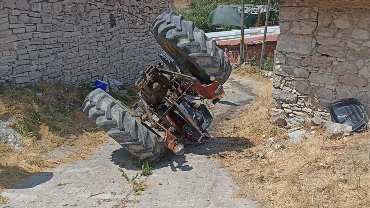 Balıkesir'de Traktör Devrildi, Sürücü Hayatını Kaybetti
