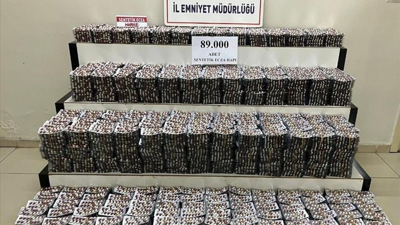 Balıkesir'de Uyuşturucu Operasyonu: 89 Bin Sentetik Ecza Hapı Ele Geçirildi