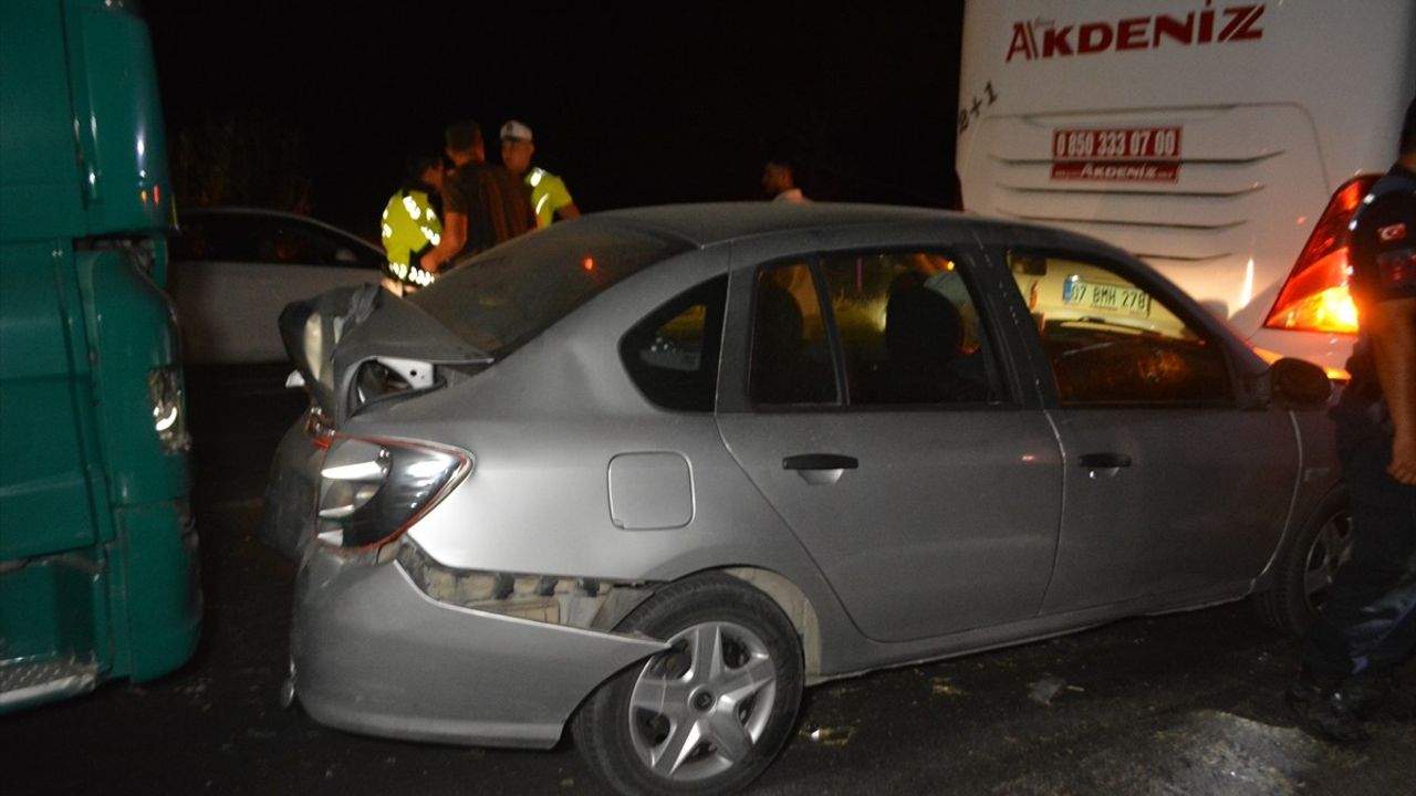 Balıkesir'de Zincirleme Trafik Kazası: 1 Ölü, 3 Yaralı