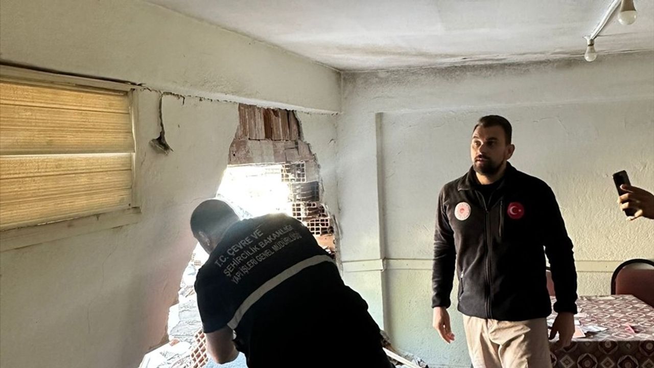 Balıkesir'deki Deprem Sonrası Bakan Kurum'dan Açıklama