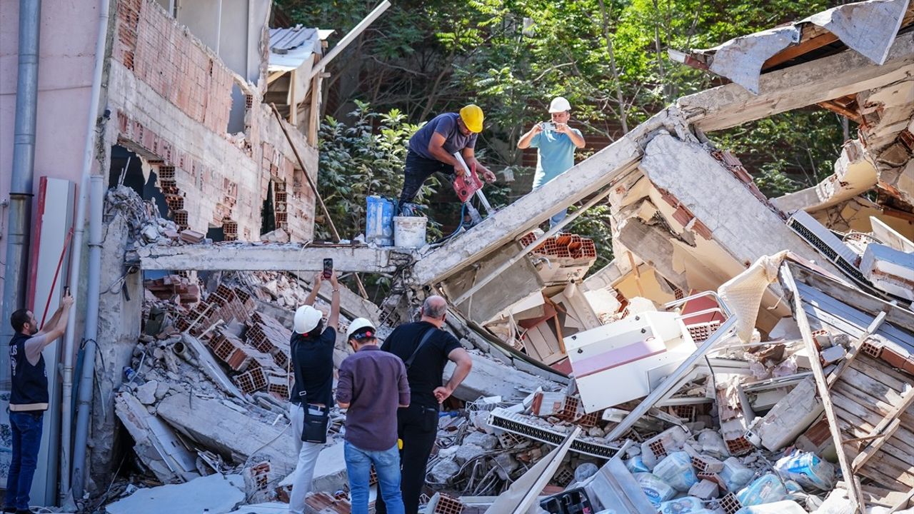 Balıkesir'deki Deprem Sonrası İncelemeler Başladı