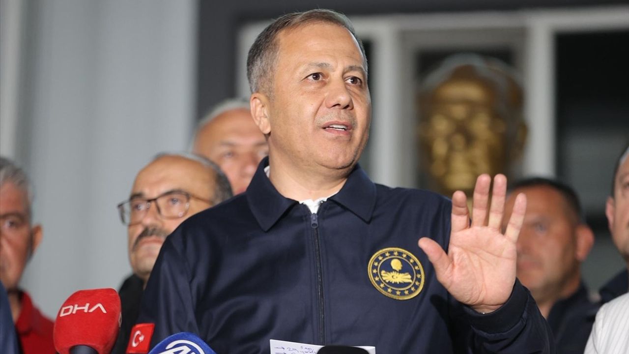 Balıkesir Sındırgı'daki Deprem: 4 Kurtarma, 1 Vefat