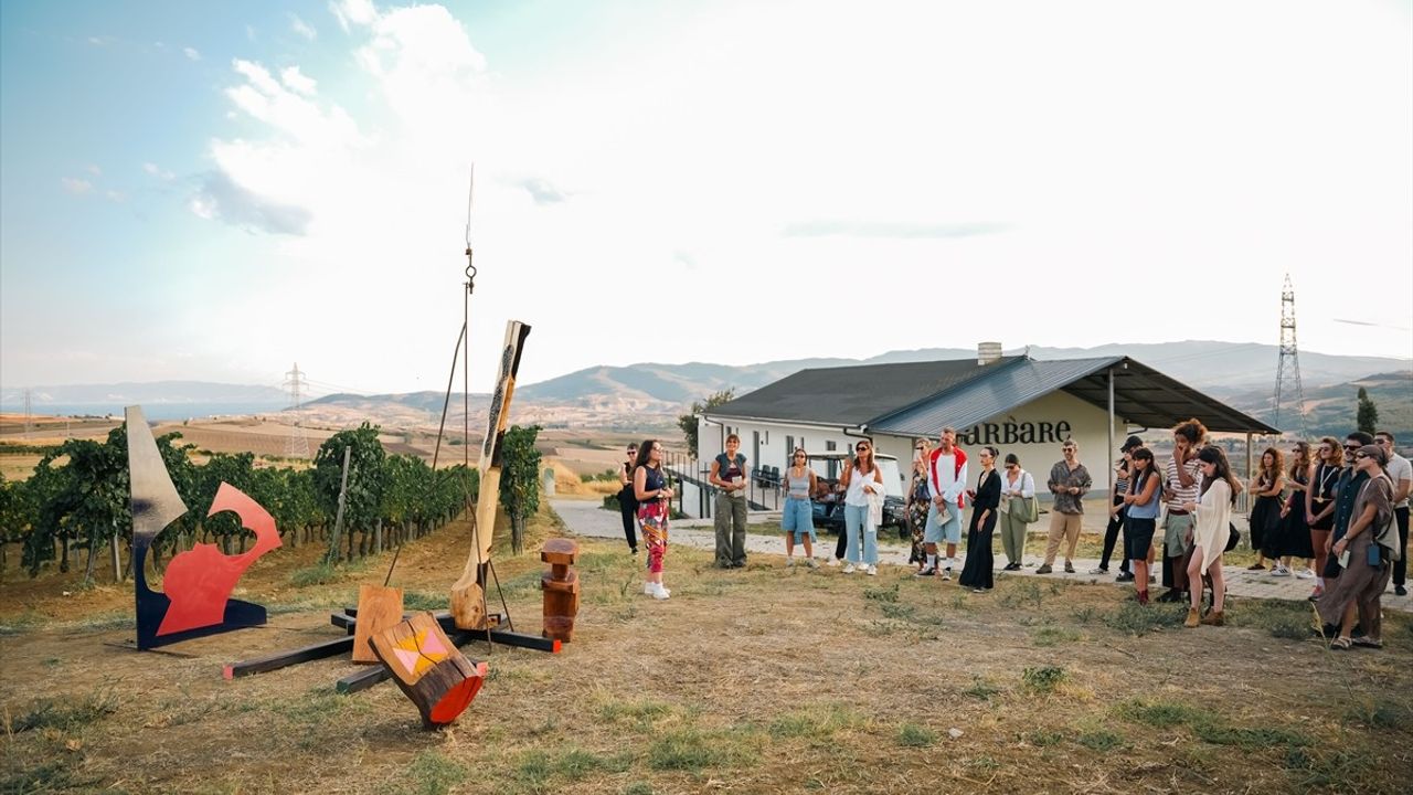 Barbare Studio, 'Kayda Değer' ile İzleyicileri Ağırlıyor