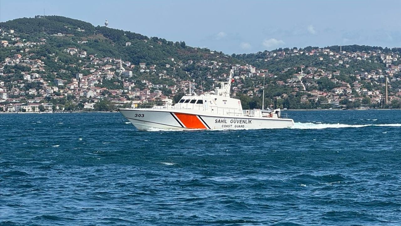 Beykoz'da Alabora Olan Teknedeki Kurtarma ve Arama Çalışmaları Devam Ediyor