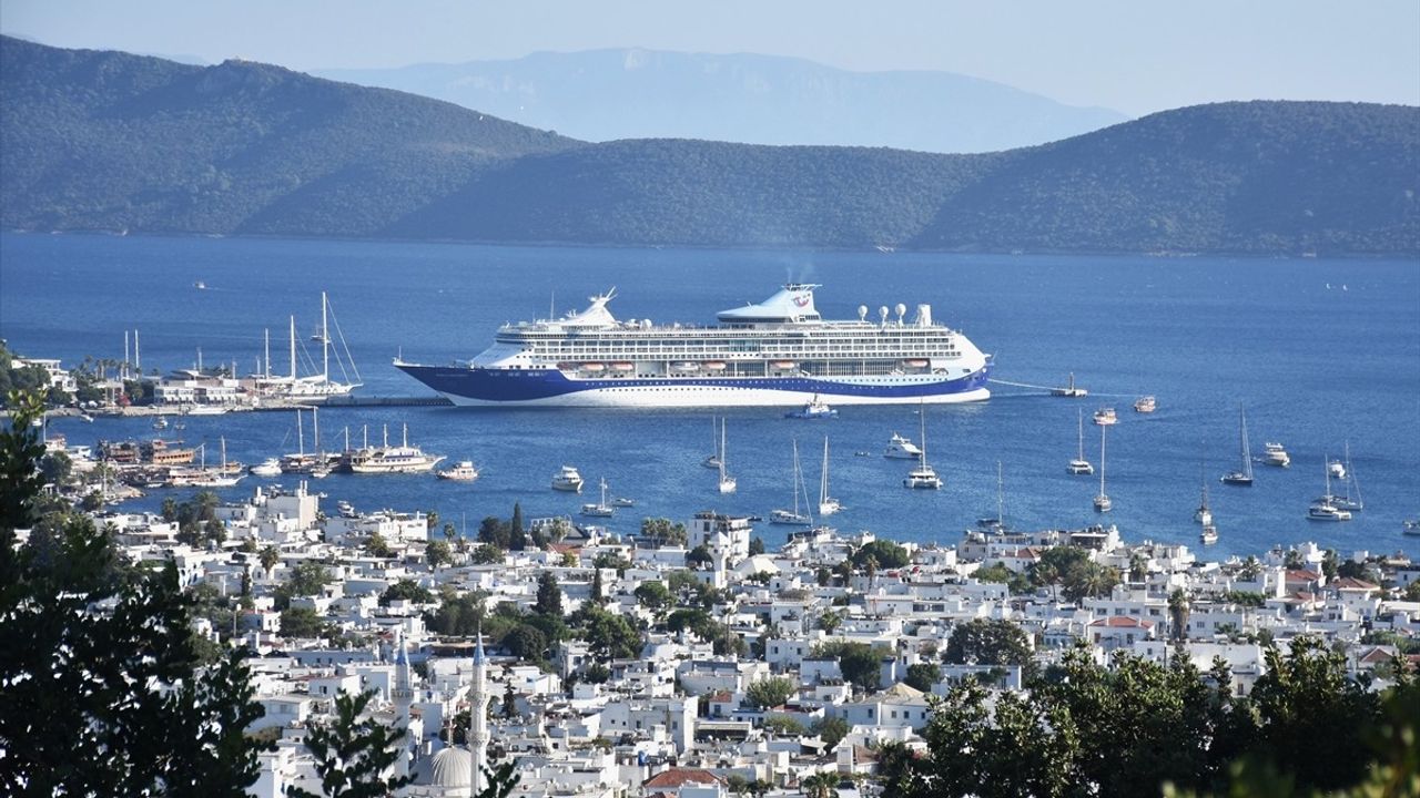 Bodrum'a İki Yeni Kruz Seferi Gerçekleşti