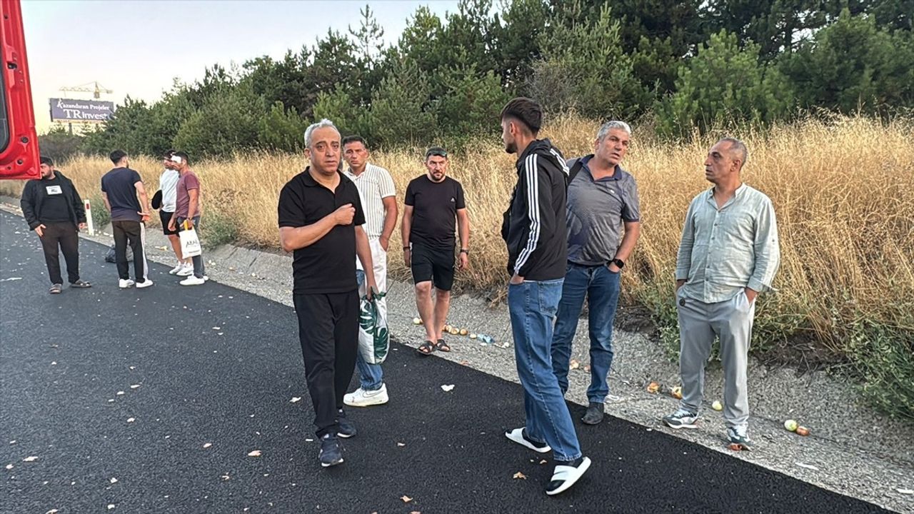 Bolu'da Otobüs Kamyona Çarptı: 1 Ölü, 10 Yaralı
