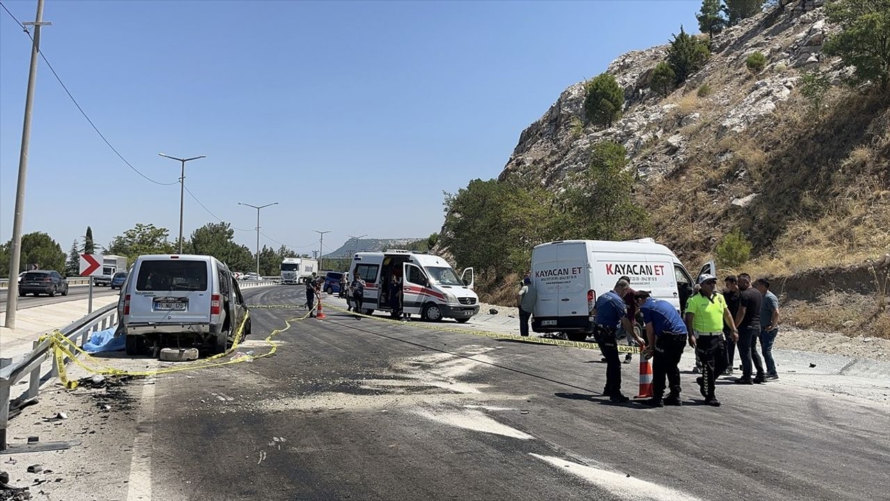 Burdur'daki Trafik Kazası: 2 Ölü, 4 Yaralı