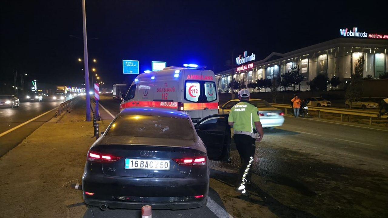 Bursa'da Bariyere Çarpan Otomobilin Sürücüsü Ağır Yaralandı