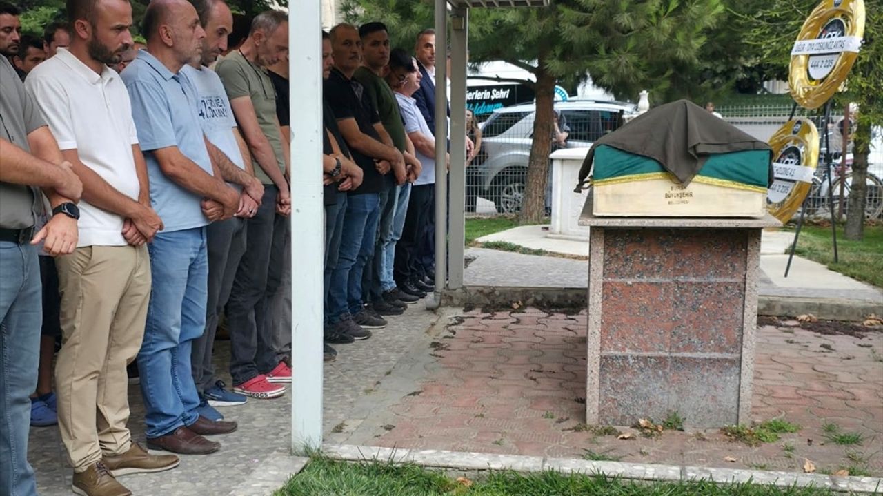 Bursa'da Havuzda Fenalaşan Çocuğun Cenazesi Defnedildi