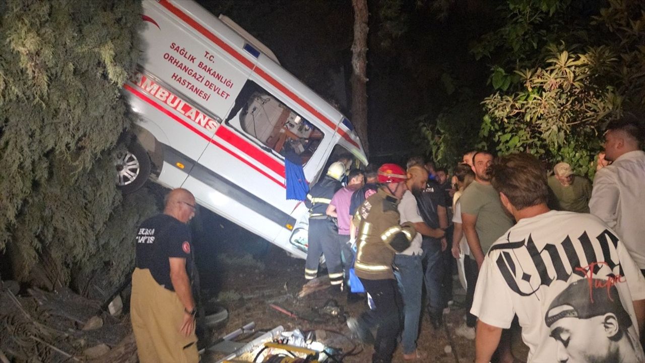 Bursa'da Kamyonet ve Ambulans Çarpışması: Hayatını Kaybeden Kadının Cenazesi Defnedildi
