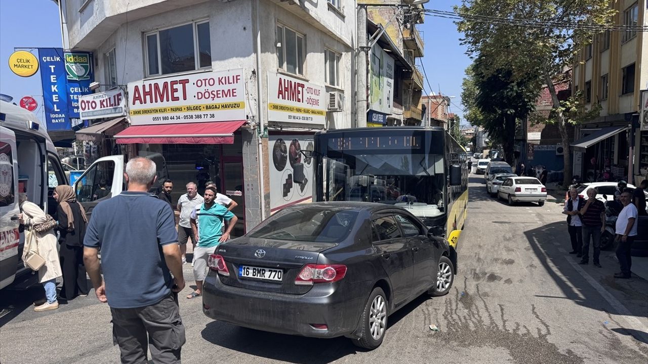 Bursa'da Otobüs ve Otomobilin Çarpıştığı Kazada 6 Yaralı