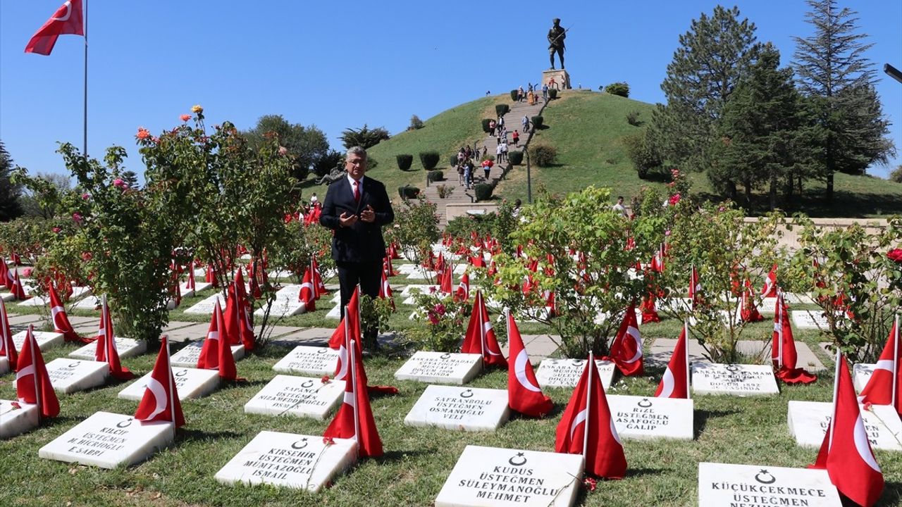 Büyük Zafer'in 103. Yılı: Dumlupınar Şehitliği'nde Ziyaretçi Akını