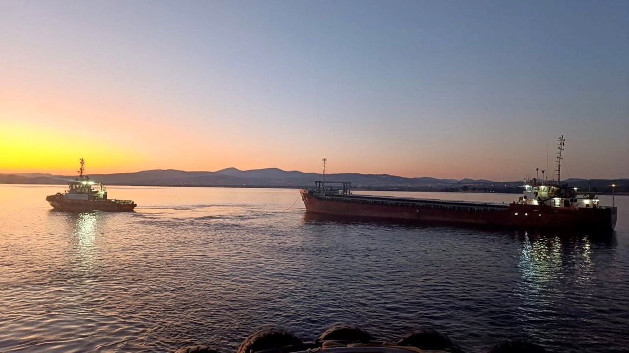 Çanakkale Boğazı'nda Makine Arızası Geçiren Gemi Kurtarıldı