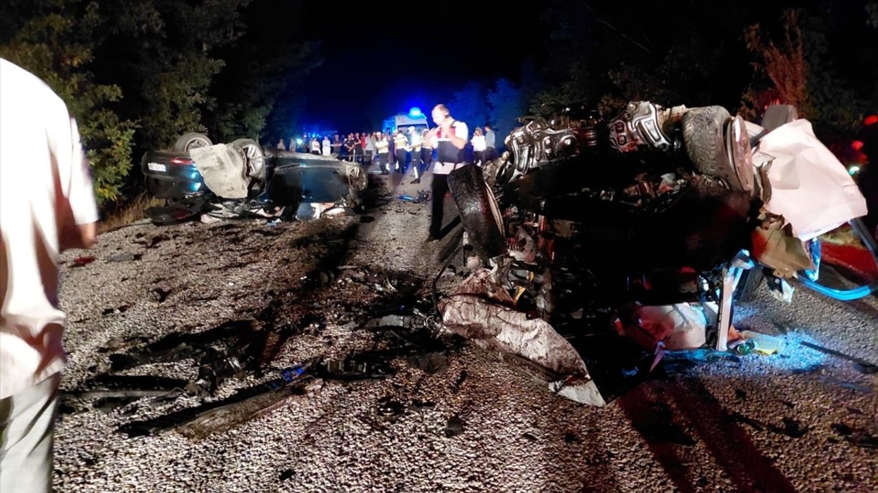 Çanakkale'de Feci Kaza: 6 Kişilik Can Kaybı