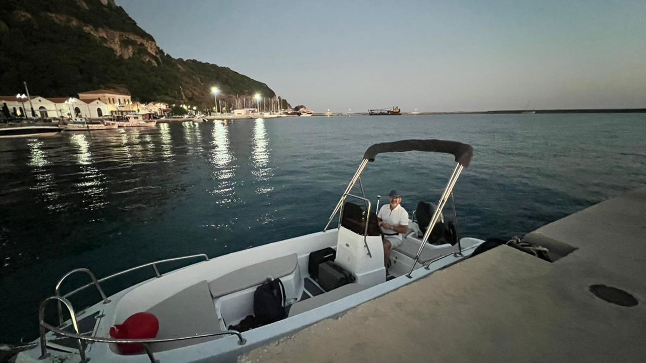 Çeşme'den Sisam'a Sürüklenen Tekne Zorlu Yolculukla Türkiye'ye Getirildi