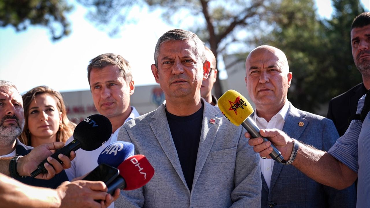 CHP Genel Başkanı Özel, İzmir Buca Cezaevi'nde Partililere Ziyaret Gerçekleştirdi